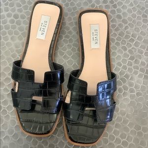 Steven New York by Steve Madden Edina Black Crock Sandals size 7 1/2 M